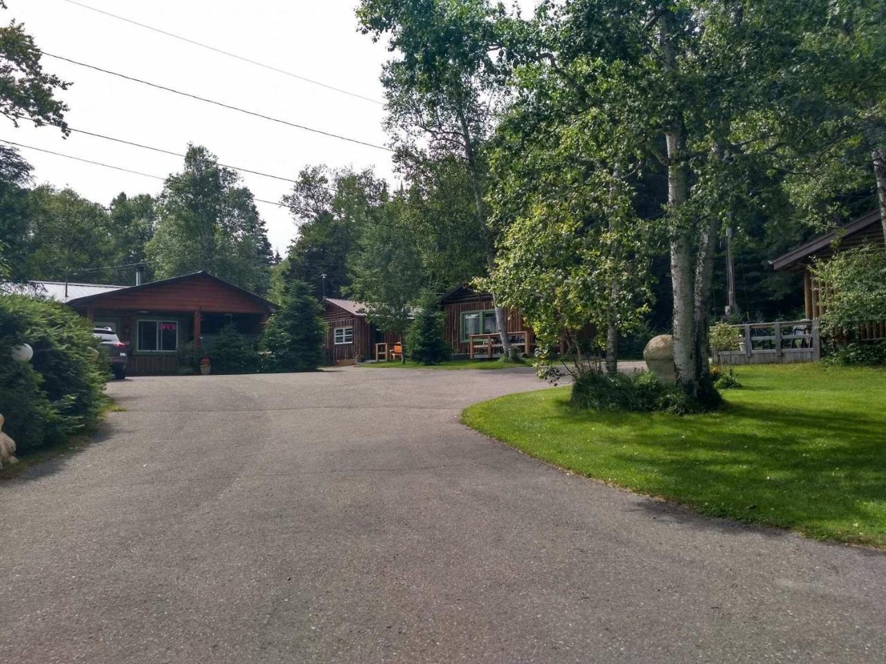 High Falls Motel & Cabins Wawa Exterior foto